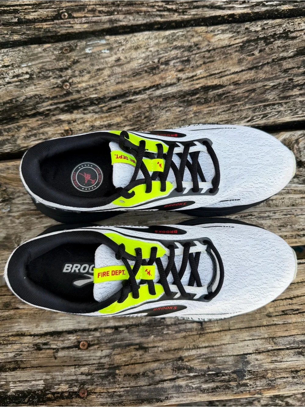 Brooks Trace 2 Hero Pack Fire Fighter White/Black Women’s Sz 9 Running Shoes X1 - Picture 11 of 16